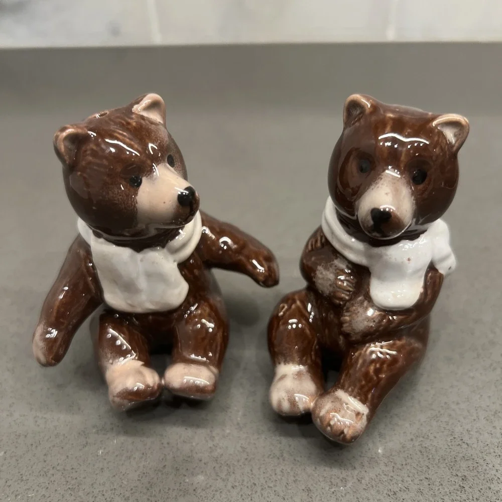 Cracker Barrel Ceramic Sledding Bears in Metal Sled Salt & Pepper Shakers